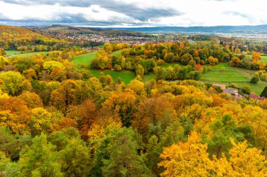 Bad Liebenstein - Thüringen - Almanya yakınlarındaki güzel park manzarasında küçük bir sonbahar yürüyüşü.