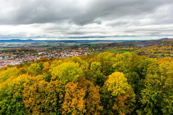 Bad Liebenstein - Thüringen - Almanya yakınlarındaki güzel park manzarasında küçük bir sonbahar yürüyüşü.