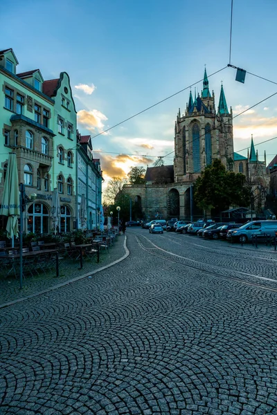 Город Прогуливается Столице Земли Солнечный Осенний День Тюрингия Германия — стоковое фото