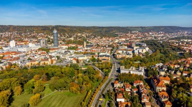 Küçük Sonbahar, Jena - Thüringen - Almanya topraklarında yürür.