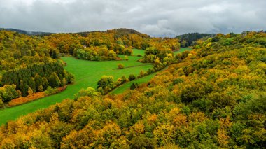 Bad Liebenstein - Thüringen - Almanya yakınlarındaki güzel park manzarasında küçük bir sonbahar yürüyüşü.