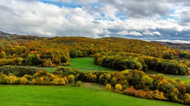 Bad Liebenstein - Thüringen - Almanya yakınlarındaki güzel park manzarasında küçük bir sonbahar yürüyüşü.