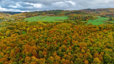 Bad Liebenstein - Thüringen - Almanya yakınlarındaki güzel park manzarasında küçük bir sonbahar yürüyüşü.