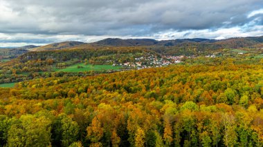 Bad Liebenstein - Thüringen - Almanya yakınlarındaki güzel park manzarasında küçük bir sonbahar yürüyüşü.