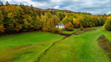 Schmalkalden 'in güzel doğasında Küçük Sonbahar Yürüyüşü - Thüringen - Almanya