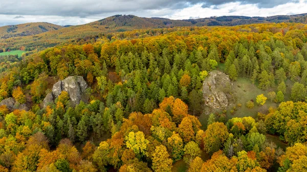 Bad Liebenstein - Thüringen - Almanya yakınlarındaki güzel park manzarasında küçük bir sonbahar yürüyüşü.