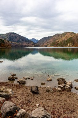 Fssen-Bavyera yakınlarındaki Allgu 'da küçük sonbahar yürüyüşü - Almanya