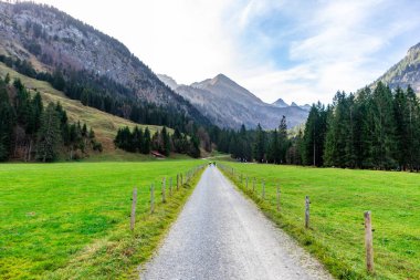 Oberstdorf-Bavyera yakınlarındaki Allgu 'da küçük bir sonbahar yürüyüşü - Almanya