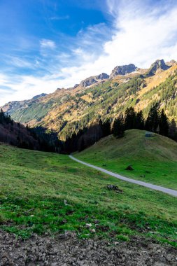 Oberstdorf-Bavyera yakınlarındaki Allgu 'da küçük bir sonbahar yürüyüşü - Almanya