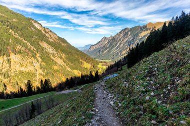 Oberstdorf-Bavyera yakınlarındaki Allgu 'da küçük bir sonbahar yürüyüşü - Almanya