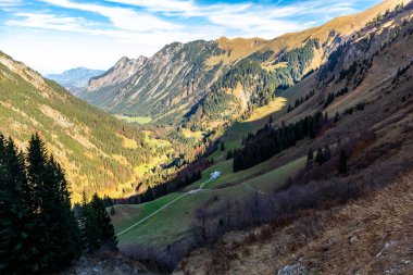 Oberstdorf-Bavyera yakınlarındaki Allgu 'da küçük bir sonbahar yürüyüşü - Almanya