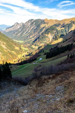 Oberstdorf-Bavyera yakınlarındaki Allgu 'da küçük bir sonbahar yürüyüşü - Almanya