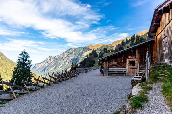 Oberstdorf-Bavyera yakınlarındaki Allgu 'da küçük bir sonbahar yürüyüşü - Almanya