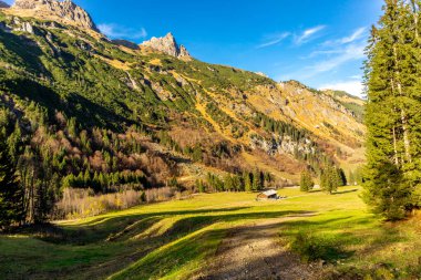 Oberstdorf-Bavyera yakınlarındaki Allgu 'da küçük bir sonbahar yürüyüşü - Almanya