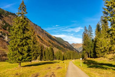 Oberstdorf-Bavyera yakınlarındaki Allgu 'da küçük bir sonbahar yürüyüşü - Almanya