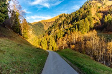 Oberstdorf-Bavyera yakınlarındaki Allgu 'da küçük bir sonbahar yürüyüşü - Almanya