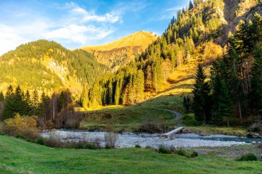 Oberstdorf-Bavyera yakınlarındaki Allgu 'da küçük bir sonbahar yürüyüşü - Almanya