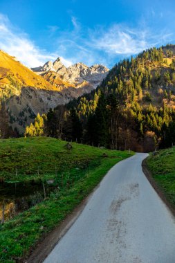 Oberstdorf-Bavyera yakınlarındaki Allgu 'da küçük bir sonbahar yürüyüşü - Almanya