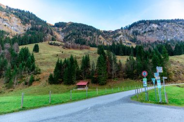 Oberstdorf-Bavyera yakınlarındaki Allgu 'da küçük bir sonbahar yürüyüşü - Almanya