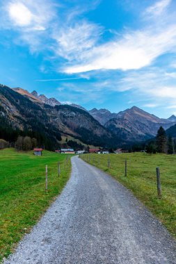 Oberstdorf-Bavyera yakınlarındaki Allgu 'da küçük bir sonbahar yürüyüşü - Almanya