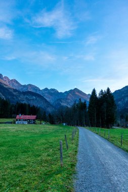 Oberstdorf-Bavyera yakınlarındaki Allgu 'da küçük bir sonbahar yürüyüşü - Almanya