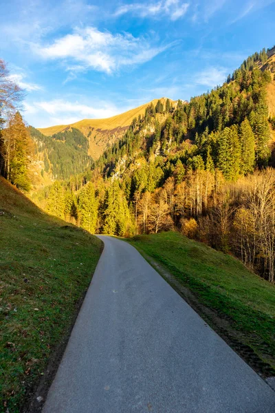 Mała Jesienna Wycieczka Pięknym Krajobrazie Allgu Koło Oberstdorfu Bawaria Niemcy — Zdjęcie stockowe