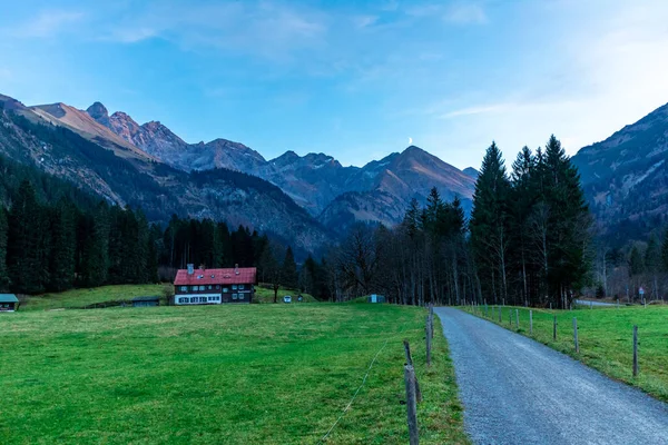 Piccola Escursione Autunnale Attraverso Bellissimo Paesaggio Dell Allgu Vicino Oberstdorf — Foto Stock