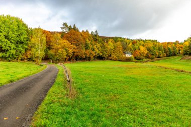 Schmalkalden 'in güzel doğasında Küçük Sonbahar Yürüyüşü - Thüringen - Almanya