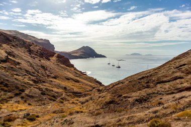 Çiçek adasındaki yolda Madeira ve çok yönlü manzarası - Madeira - Portekiz 