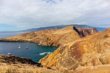 Çiçek adasındaki yolda Madeira ve çok yönlü manzarası - Madeira - Portekiz 