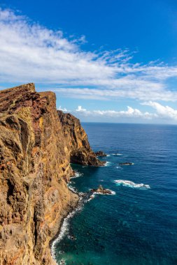 Çiçek adasındaki yolda Madeira ve çok yönlü manzarası - Madeira - Portekiz 