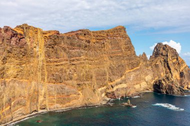 Çiçek adasındaki yolda Madeira ve çok yönlü manzarası - Madeira - Portekiz 