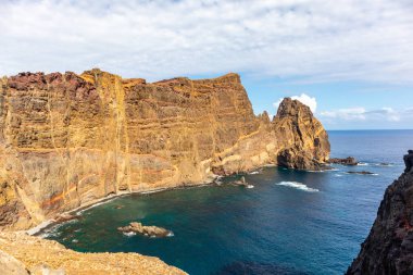 Çiçek adasındaki yolda Madeira ve çok yönlü manzarası - Madeira - Portekiz 