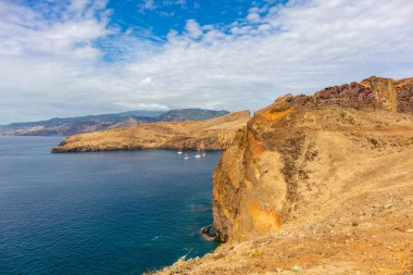 Çiçek adasındaki yolda Madeira ve çok yönlü manzarası - Madeira - Portekiz 
