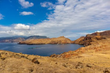 Çiçek adasındaki yolda Madeira ve çok yönlü manzarası - Madeira - Portekiz 