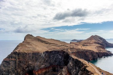 Çiçek adasındaki yolda Madeira ve çok yönlü manzarası - Madeira - Portekiz 