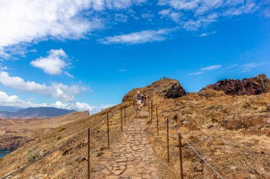 Çiçek adasındaki yolda Madeira ve çok yönlü manzarası - Madeira - Portekiz 