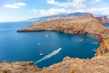 Çiçek adasındaki yolda Madeira ve çok yönlü manzarası - Madeira - Portekiz 