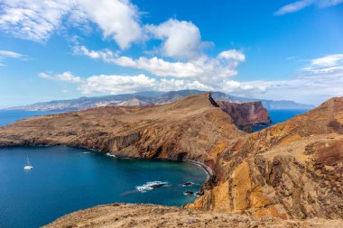 Çiçek adasındaki yolda Madeira ve çok yönlü manzarası - Madeira - Portekiz 