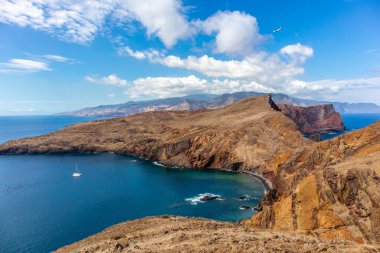 Çiçek adasındaki yolda Madeira ve çok yönlü manzarası - Madeira - Portekiz 