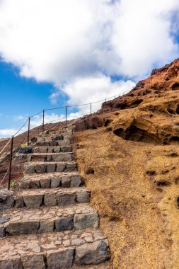 Çiçek adasındaki yolda Madeira ve çok yönlü manzarası - Madeira - Portekiz 