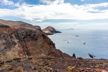 Çiçek adasındaki yolda Madeira ve çok yönlü manzarası - Madeira - Portekiz 