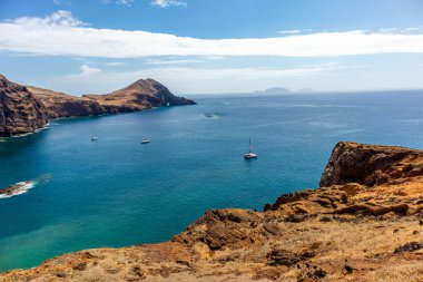 Çiçek adasındaki yolda Madeira ve çok yönlü manzarası - Madeira - Portekiz 