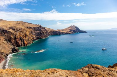 Çiçek adasındaki yolda Madeira ve çok yönlü manzarası - Madeira - Portekiz 