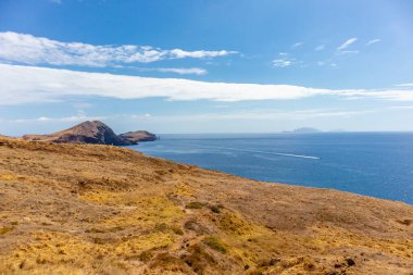 Çiçek adasındaki yolda Madeira ve çok yönlü manzarası - Madeira - Portekiz 