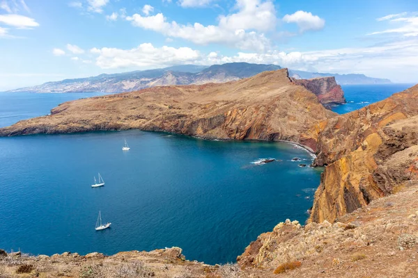 Çiçek adasındaki yolda Madeira ve çok yönlü manzarası - Madeira - Portekiz 