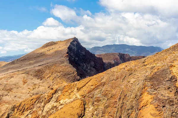 Çiçek adasındaki yolda Madeira ve çok yönlü manzarası - Madeira - Portekiz 