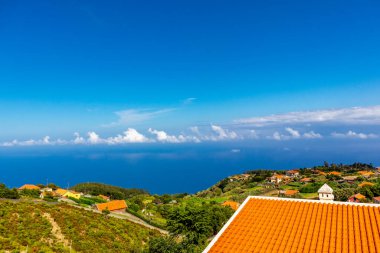 Madeira 'nın güzel manzarası boyunca Atlantik Okyanusu' nun muhteşem manzarası Madeira - Portekiz 