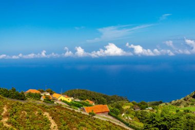 Madeira 'nın güzel manzarası boyunca Atlantik Okyanusu' nun muhteşem manzarası Madeira - Portekiz 