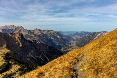 Oberstdorf-Bavyera yakınlarındaki Allgu 'da küçük bir sonbahar yürüyüşü - Almanya
